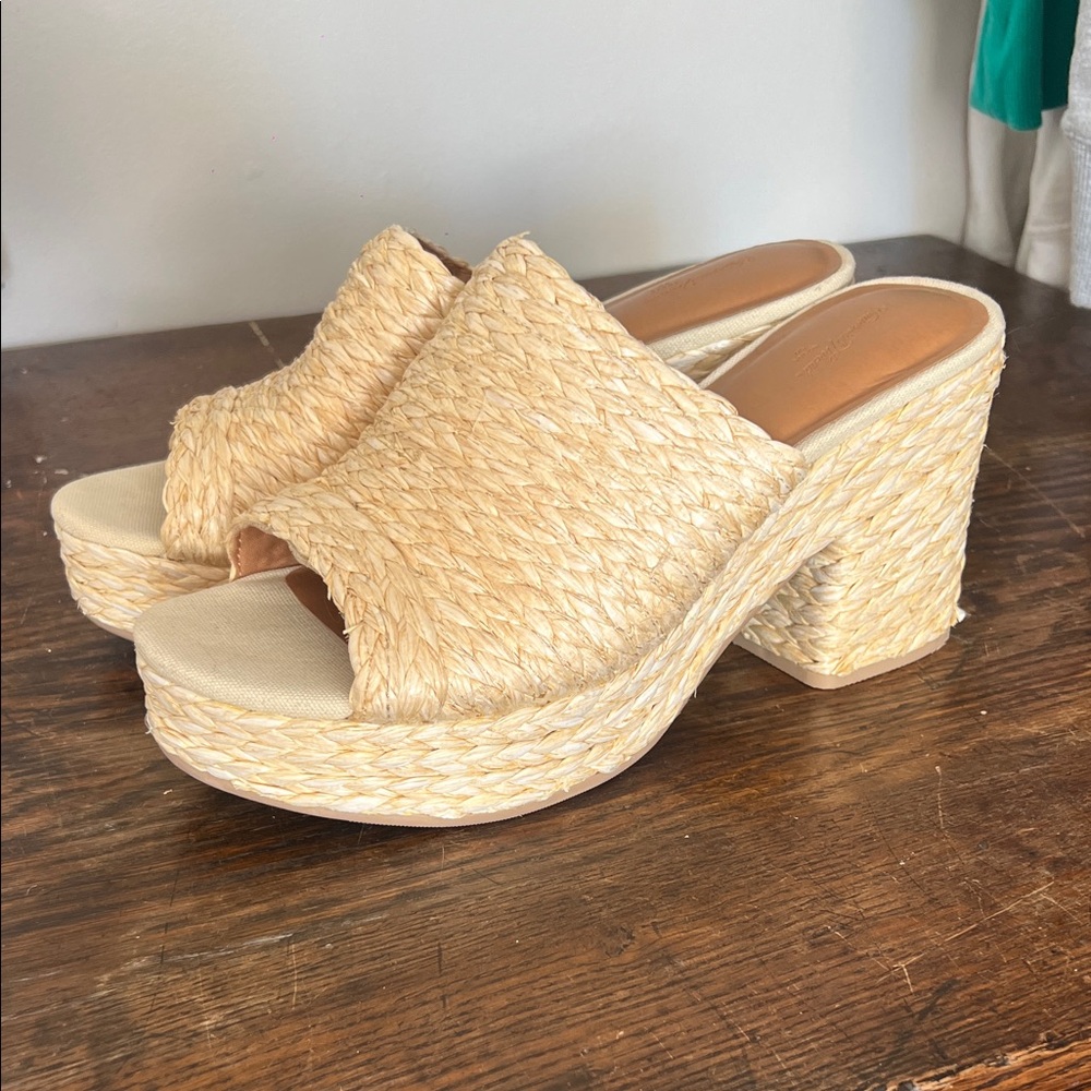Universal Thread Beige Woven Platform Mules